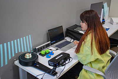 Student using a 3D scanner