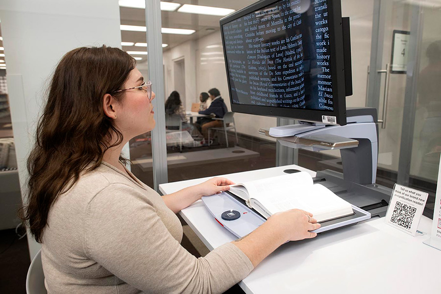 Student using a magnifying reader