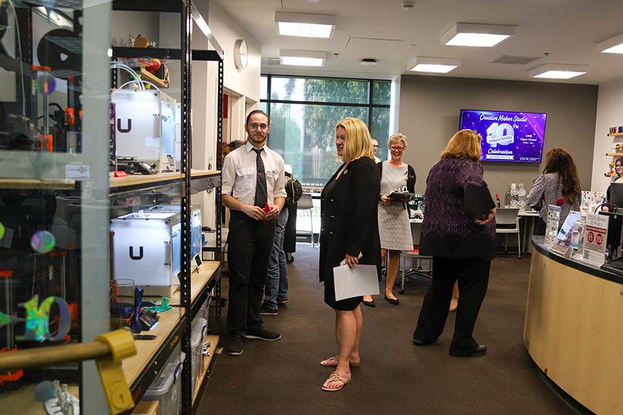 President Beck speaking with a CMS student employee about 3D printers