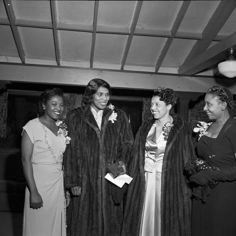 Image of opera singer Marian Anderson with Alpha Kappa Alpha members