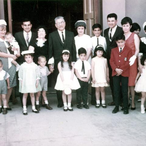 Family portrait on the 40th wedding anniversary of Antonio Regalado Calvo and Luz Mendez, 1966