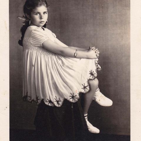 Muzza Rosenstein in Dairen portrait photograph, 1937