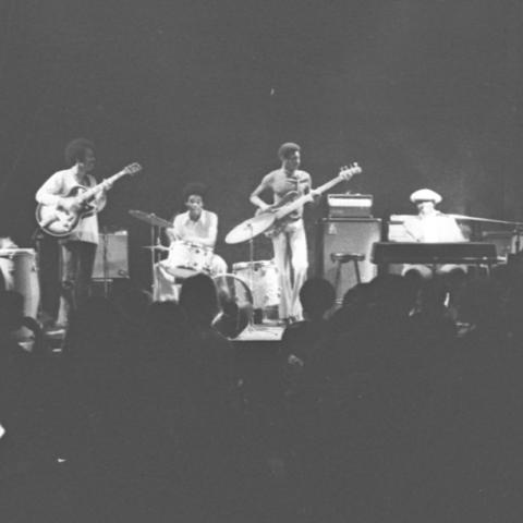 Earl De Rouen-congas, Mike Howard-guitar, Fred White-drums, Willie Weeks-bass, Donny Hathaway-vocals and keys