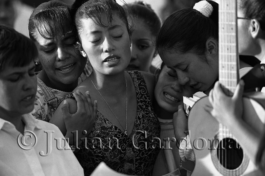 Sisters and friends at the funeral of 17-year-old Sagrario González, who was murdered in April 1998.