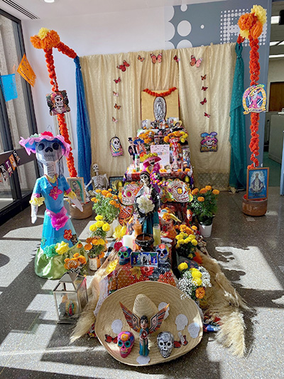 2022 community Dia de los Muertos altar