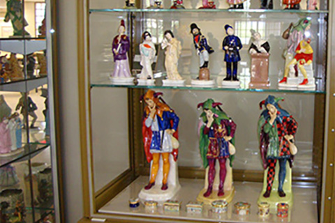 Figurines of Gilbert and Sullivan's The Mikado