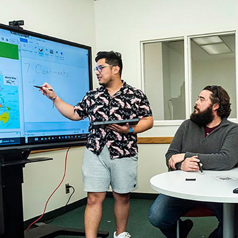 Students using a collaborative group study room