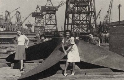 Bettie Ober and Isobel Bork pose with a propeller for the SS John C. Fremont