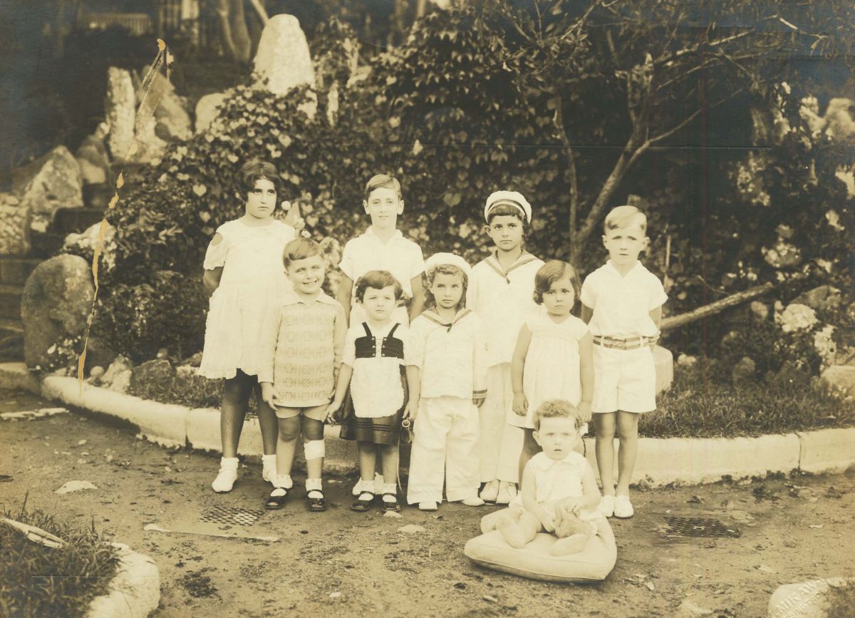 Liliane Ransom's third birthday party at Major Strubell's "Fountain Court" in Tsingtao. Ransom is standing second from left in the front row, 1931