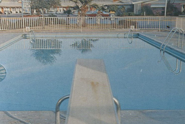 Swimming pool swimming pool